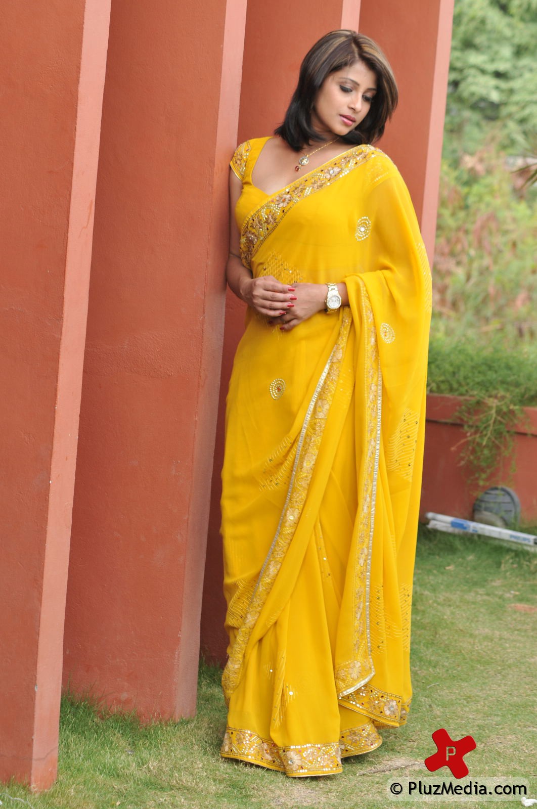 Nadeesha Hemamali Hot in Saree Pictures | Picture 73713